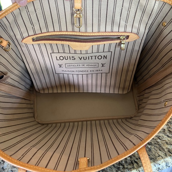 Louis Vuitton Neverfull MM - Picture 12 of 16